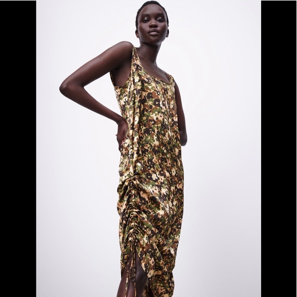 ⭐️ NEW Zara Flowy Printed Dress - Picture 2 of 8